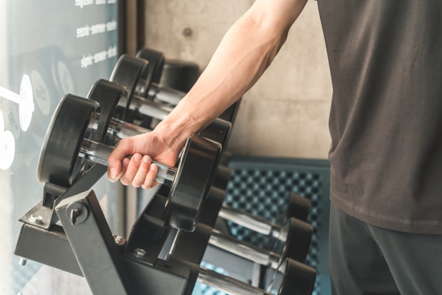 筋肉トレーニング　ダンベル